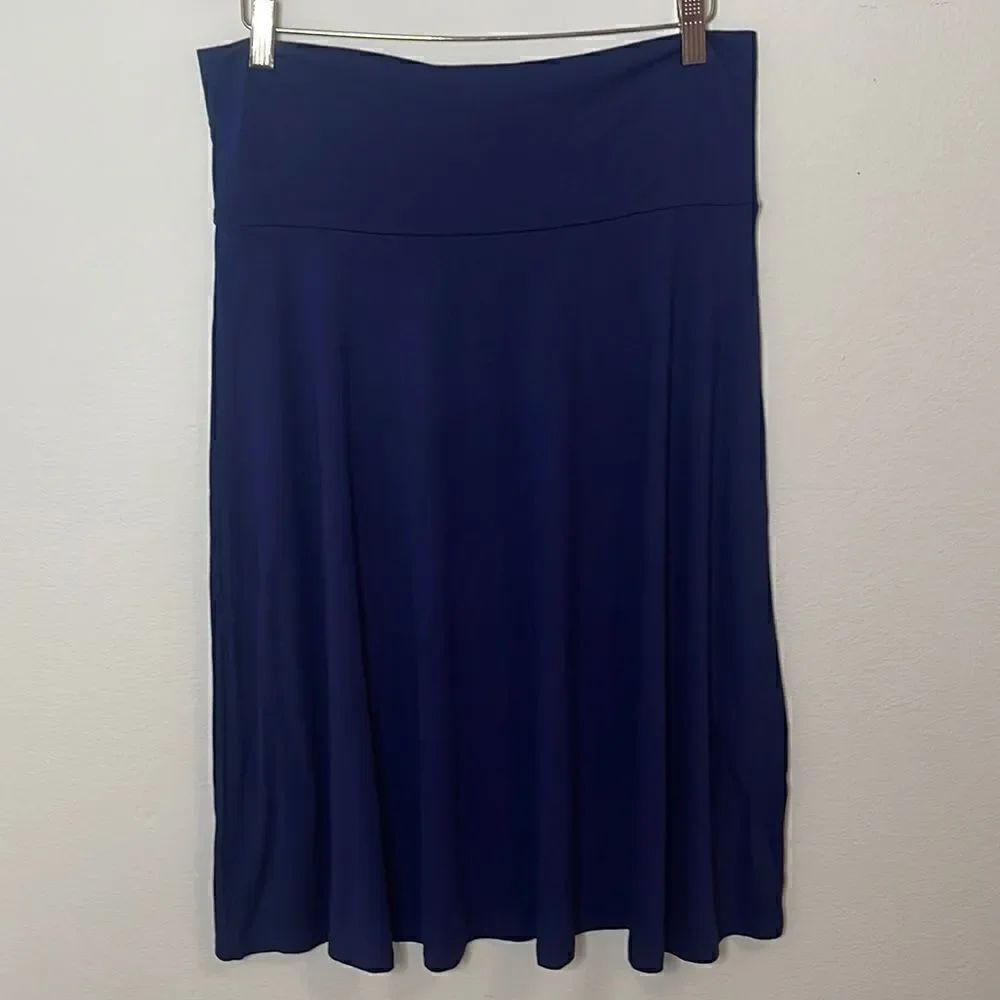 NWT Lock & Love rayon midi skirt. Size large. Soft and stretchy.